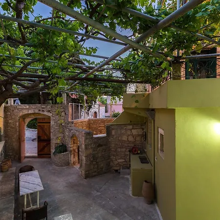 Patrico Villa Kato Poros