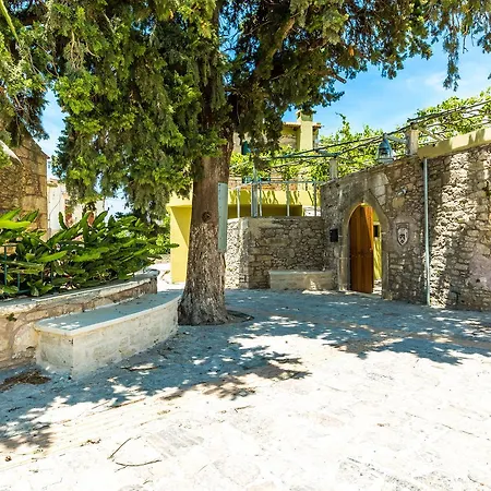 Patrico Villa *